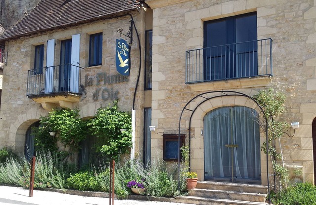 Charming riverside stone built property in Perigord