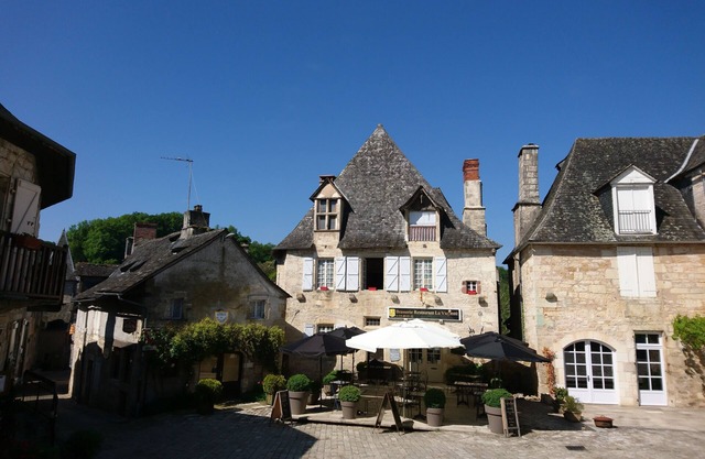 Charming Romantic Petit Chateau - all inclusive - in Turenne Centre