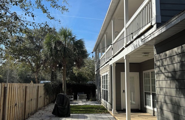 Charming room in a stylish house at cool Gainesville with AC, WiFi