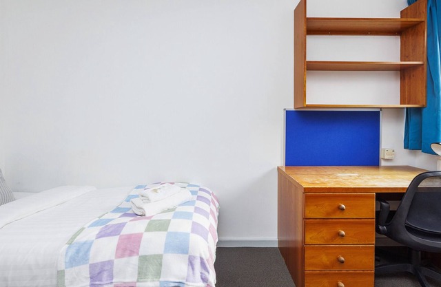 Charming Room Near Highfields Park