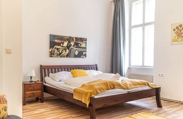 Charming Room w/Shared Bathroom; Great Location