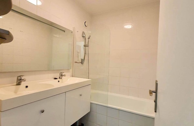 Charming rooms in shared apartment Cergy center