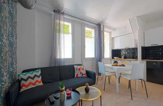 Charming small studio on Issy-Les-Moulineaux