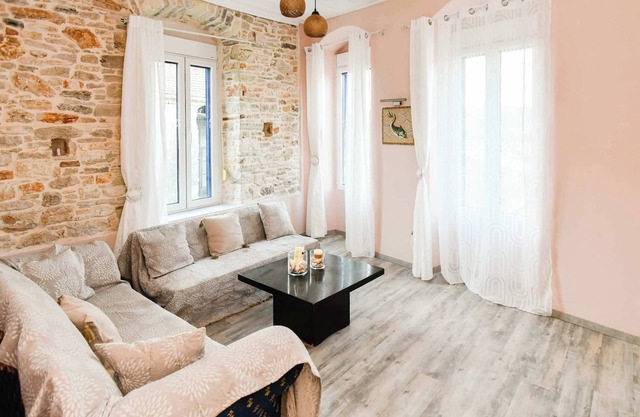 Charming Samos Escape with Jacuzzi and Private Balcony