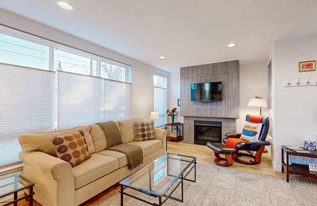 Charming Seattle home with private backyard, BBQ, and spacious living area
