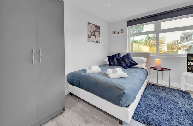 Charming Serviced Studio West Drayton London UB7