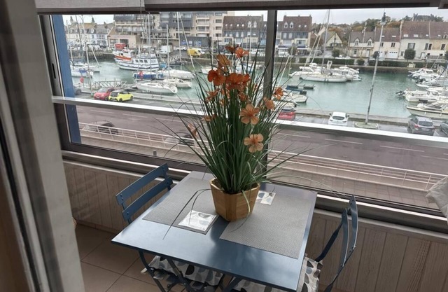 Charming Studio overlooking the Port