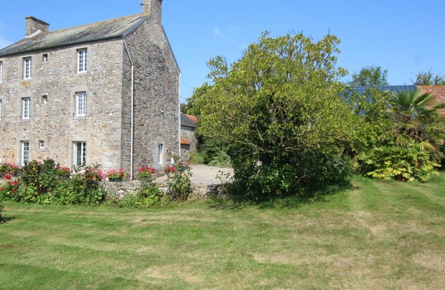 Charming Stone House with Garden, Terrace, BBQ, Near La Hague - 3 Bedrooms, WiFi, Fireplace