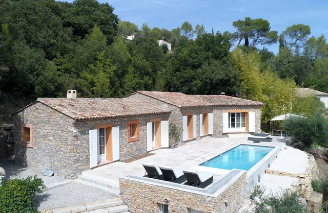 Charming Stonehouse w. heated Pool, Privacy w. Views.