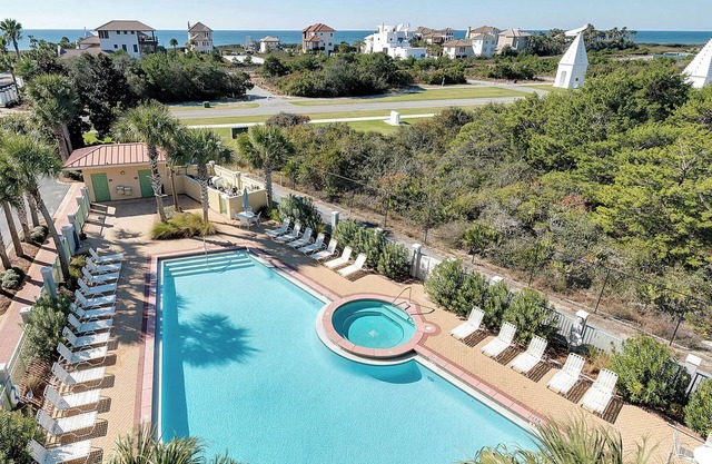 Charming Studio for 2 - Pool Views - Next Door to Alys!