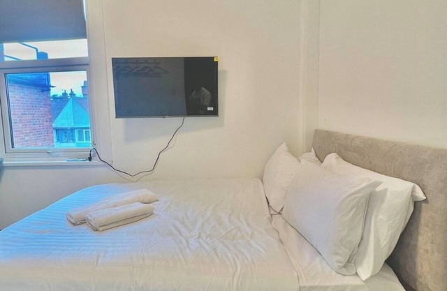 Charming Studio for Two in Golders Green – Bright, Central and Great for Couples