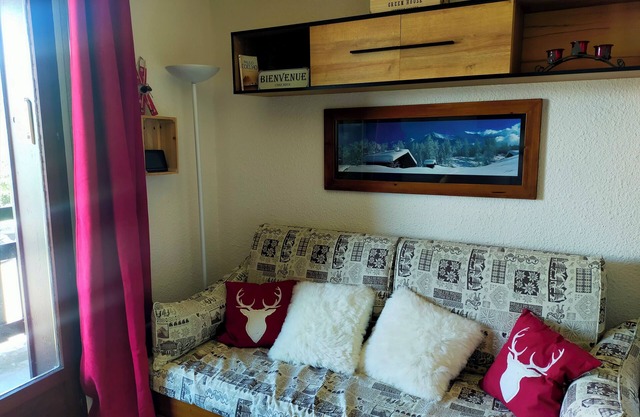Charming studio, sleeps 4, skis included