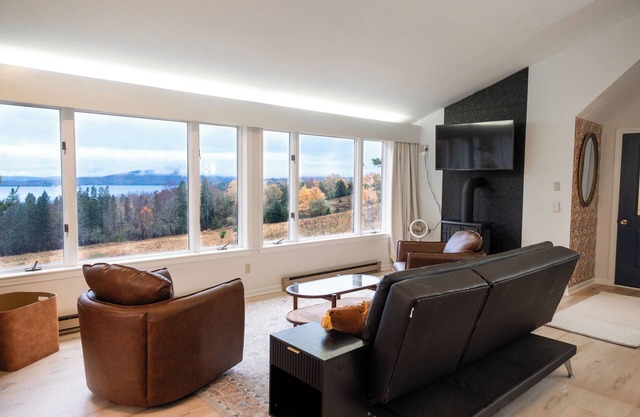 Charming studio with lake access & AC, close to downtown 15min to Saddleback