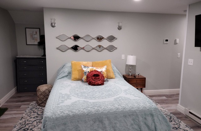 Charming studio with AC and WiFi in quiet Brownsdale