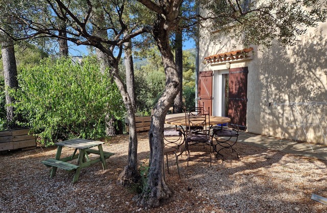 Charming T1 of 30 m² on the ground floor of villa