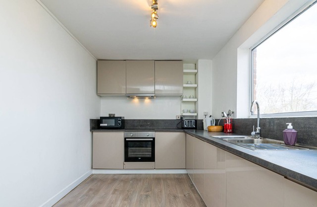 Charming Two Bedroom Apartment Near Wembley London
