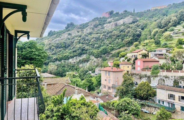 Charming two-room apartment on the heights of Menton, 10 minutes from downtown