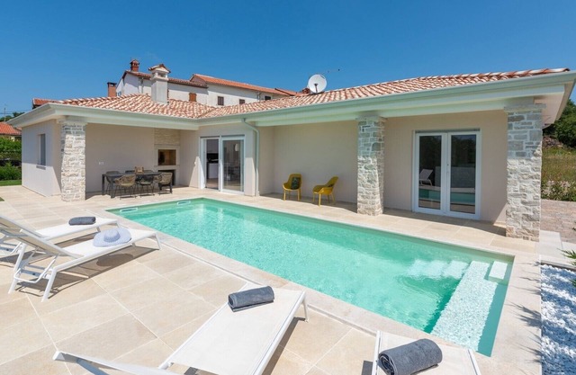 Charming Villa Audrey with an outdoor pool