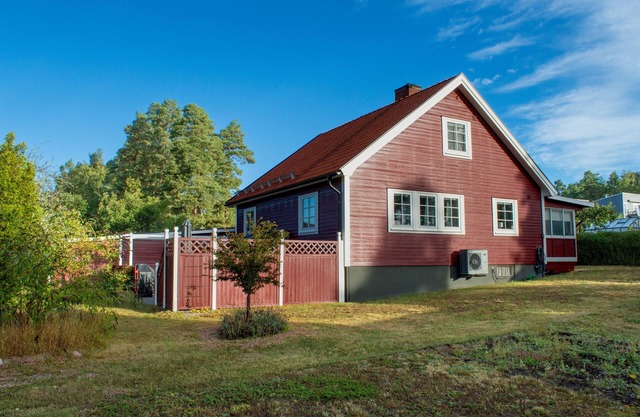 Charming villa in summer village Loftahammar, near the forest and the sea!
