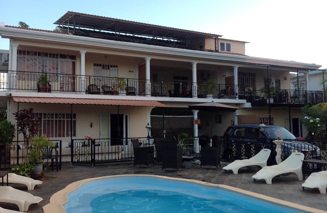 Charming villa with swimming pool 5 minutes from the beach and shops