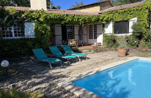 Charming VILLA with large heated swimming pool in 4000m2 of greenery