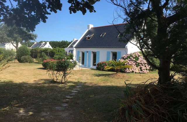 Charming Village Home Near Sauzon, 400m from Sea, Quiet, Cozy Garden