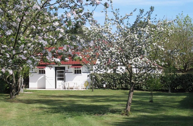 Charming, well-equipped cottage, 6 for pers. at 5 km from the beach