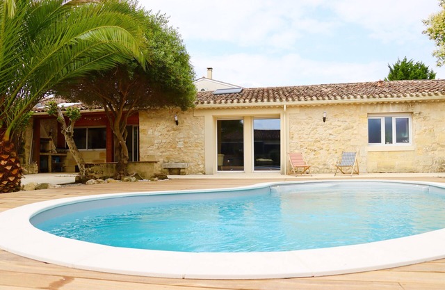 Chartreuse Coup Vacances Famille-piscine-jardin
