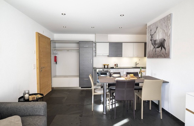 Chasa Fionas: Quiet 2.5-room flat with seating area