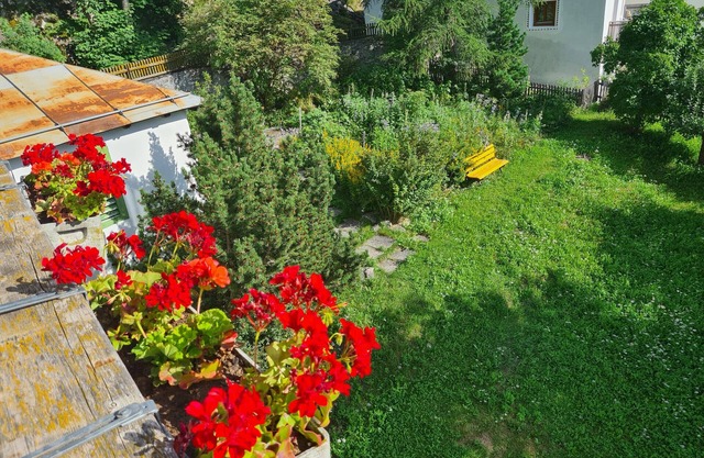 Chasa Suot Chastè: 4.5-room attic flat directly under the Ardez tower