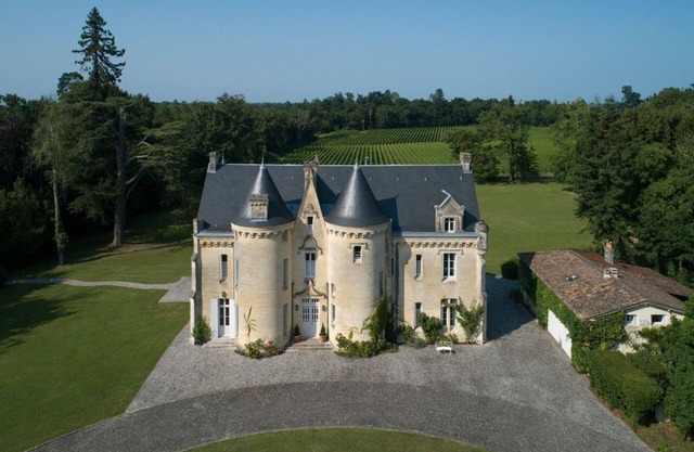 Chateau Des Amours - Eight Bedroom Castle, Sleeps 16