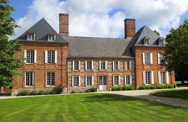 Chateau à 2 Minutes de la Plage/2 Minutes From the Beach