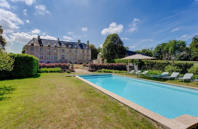 Chateau Les Douves - Eight Bedroom Castle, Sleeps 14