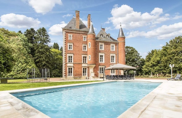 Chateau Romenay - Ten Bedroom Castle, Sleeps 20
