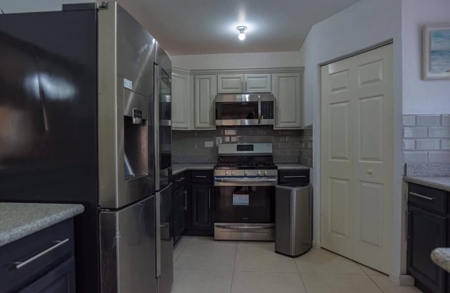 CHATHAM PALMS - FREE BEACH ACCESS - AIR CON THROUGHOUT
