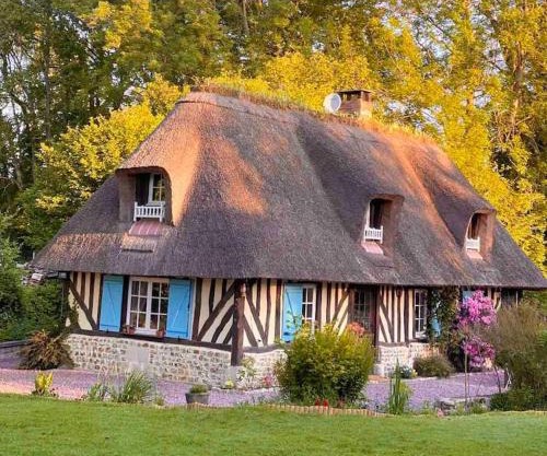 Chaumière normande et sa dépendance, proche Deauville et Honfleur 10-12 pers