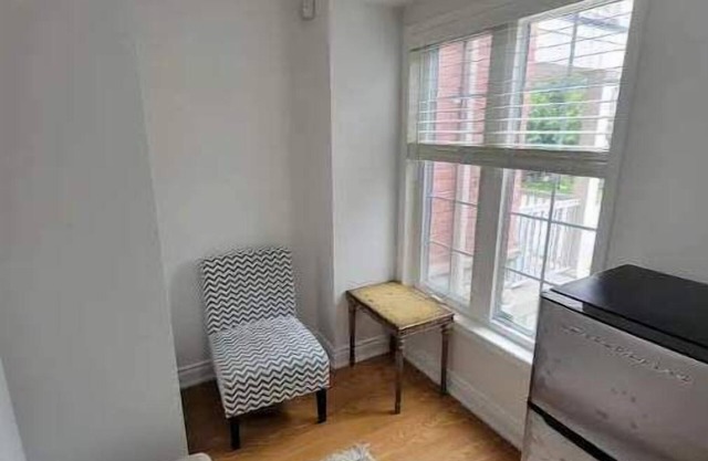 Cheerful 1 Bedroom Apartment with kitchennete