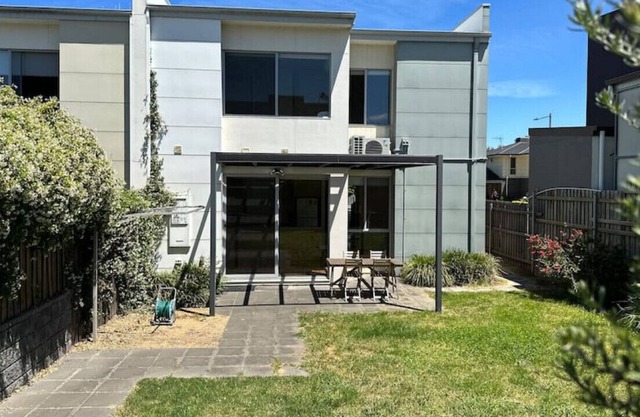 Cheerful 3BR townhouse with free parking in Crace