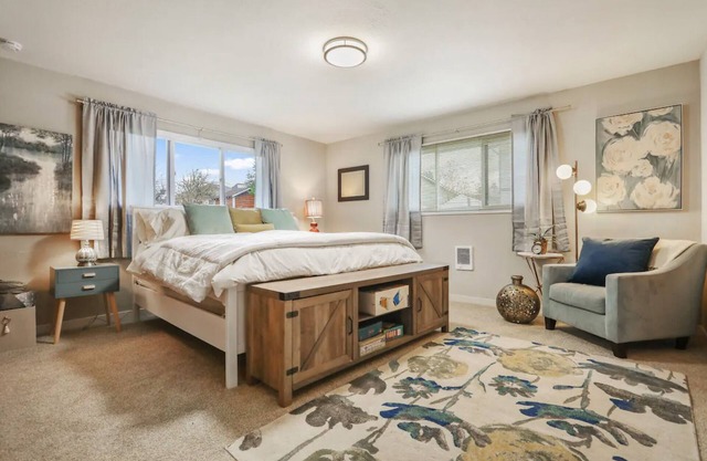 Cheerful family home 1/2 mile from downtown