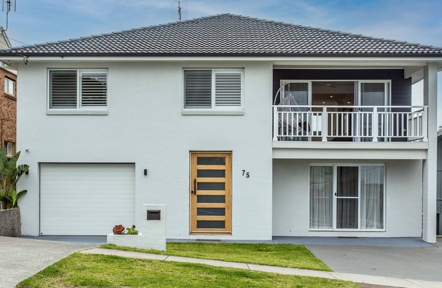 Cheerful Lakeside House-Minutes away from anywhere