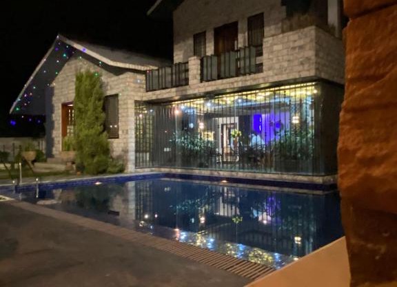 Cheerful luxury 5 - bedroom villa with pool ( Ayu villa )