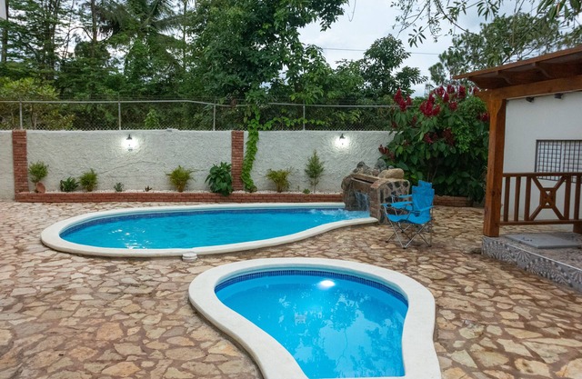 Cheerful Villa with a pool and15 Minutes away from "La Confluencia"