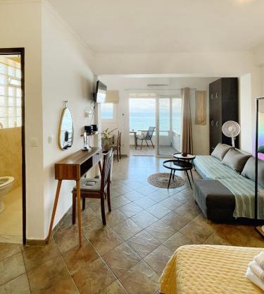 Chelona - Coastal Apartment
