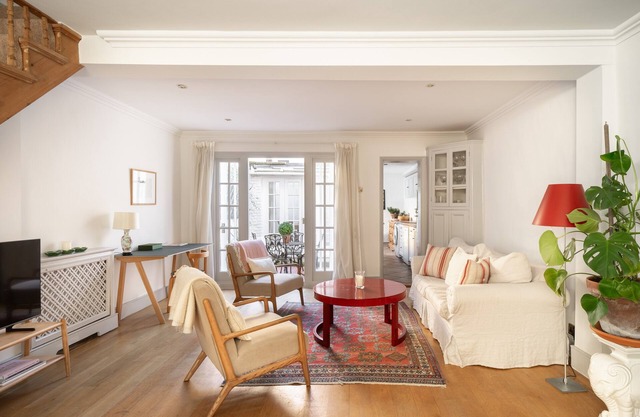 CHELSEA 2 BEDROOM LUXURY TOWNHOUSE - COSY AND CHARMING - WEST CENTRAL LONDON