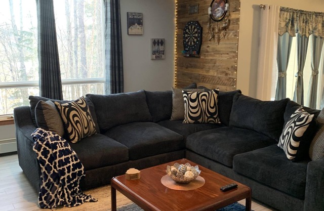 CheRob’s Chalet @ Seasons Mount Snow Two Bedroom Condo with amenities!