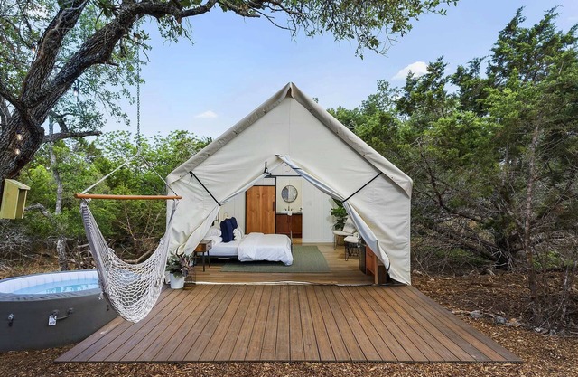 Cherry Cove Glamping W/Hot tub AND Cowboy Pool!