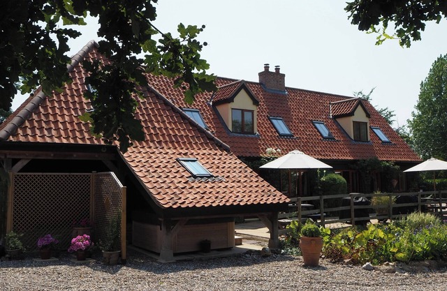 CHESTNUT TREE BARNS: CEDAR COTTAGE, pet friendly in Bungay