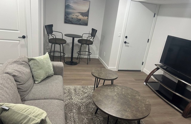 Chetiks Cozy Basement Suite in SE Calgary