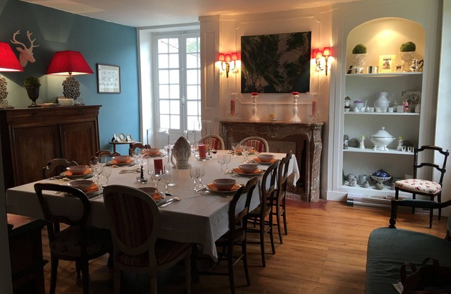 CHEVERNY. Large house 8 people (4 bedrooms) with garden
