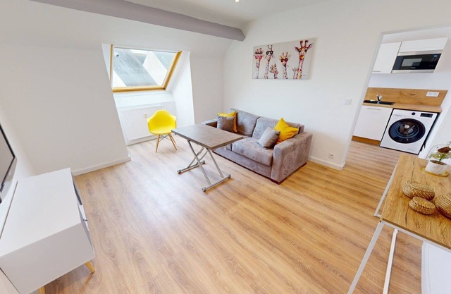 Chez Hortense - 5 mins walk from downtown - parking space.